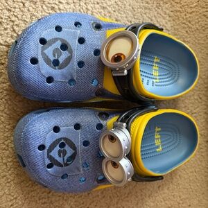 Crocs minion’s clogs w9